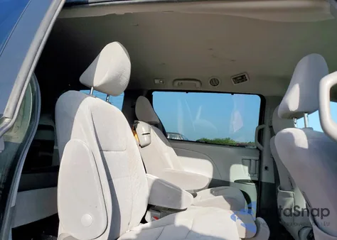 2018 Toyota Sienna Le from USA, damaged, VIN 5TDKZ3DC2JS905746